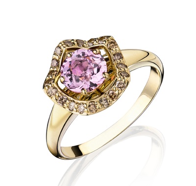 Кольцо "Знак качества"из жёлтого золота 585 пробы с розовой шпинелью  и коньячными бриллиантами арт. 0102.0216PS