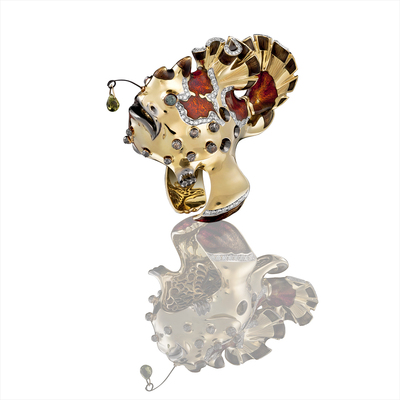 Кольцо Рыбка-Удильщик из жёлтого золота 750 пробы с бриллиантами, турмалином и эмалью арт. 0105.0178